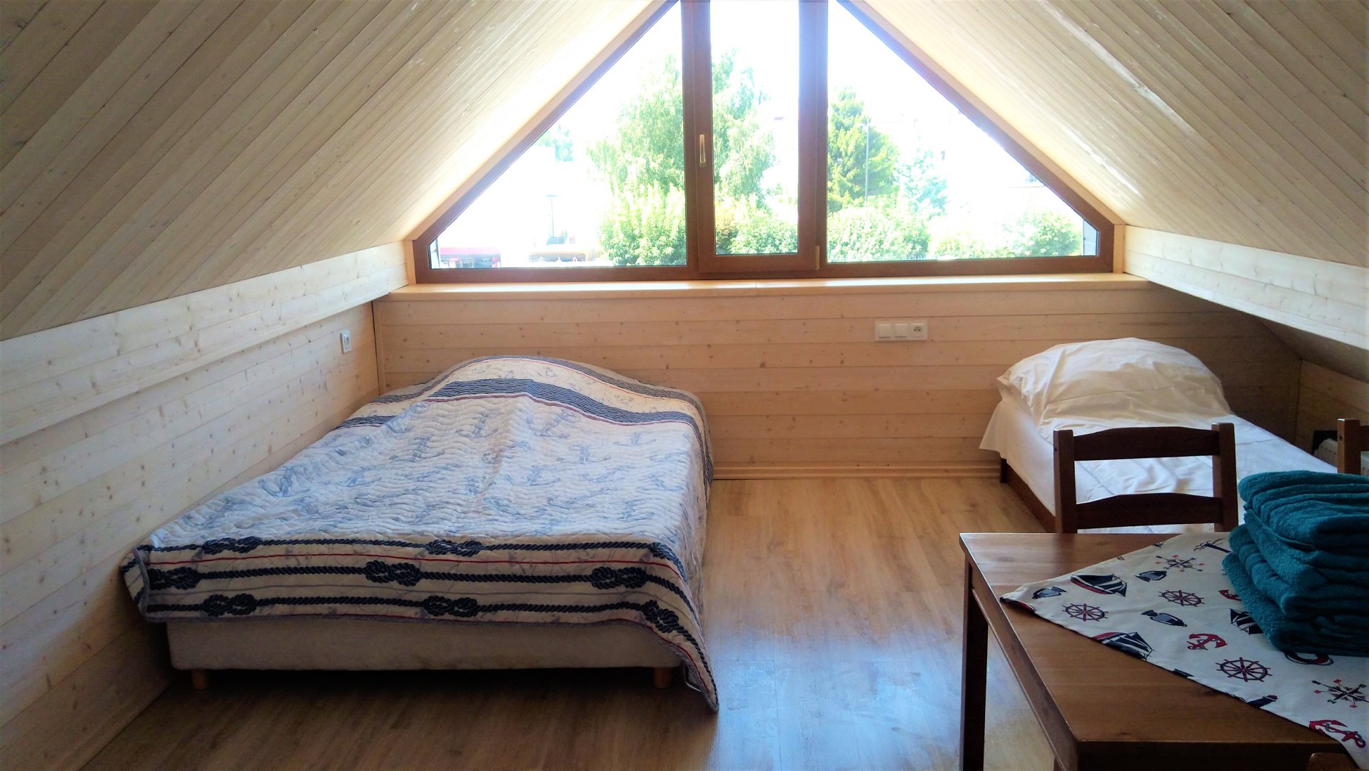 Apartament z balkonem i widokiem na okolicę