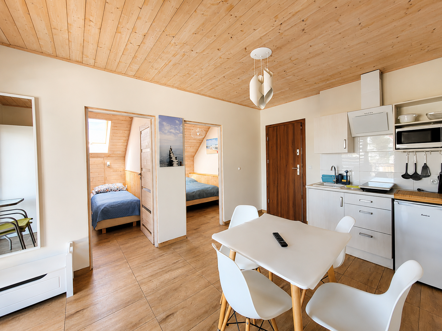 Apartament z dwiema osobnymi sypialniami, salonem z aneksem kuchennym i balkonem